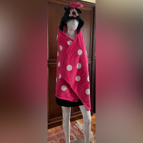 Minnie Mouse Towel Hooded pink & white polka dots 100% organix cotton towel - Picture 4 of 9
